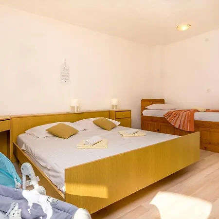 Adela Apartmán *